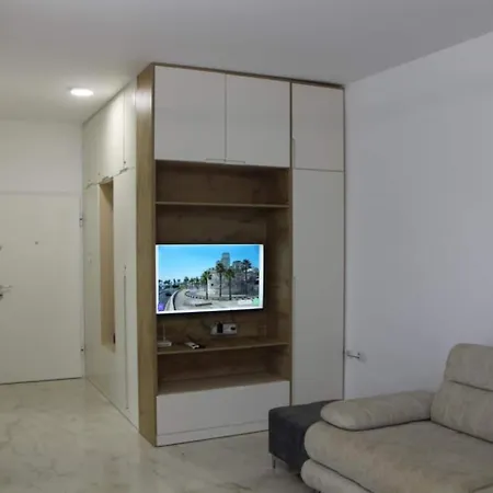 Prime Living By Adriatic Living דירה